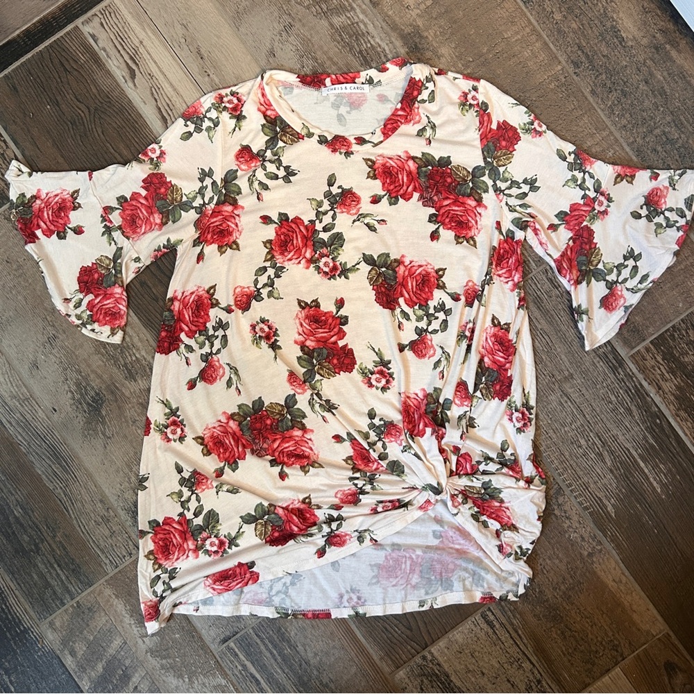 🌹Chris & Carol🌹 Red and Cream Rose Floral Short Sleeve Tunic Top